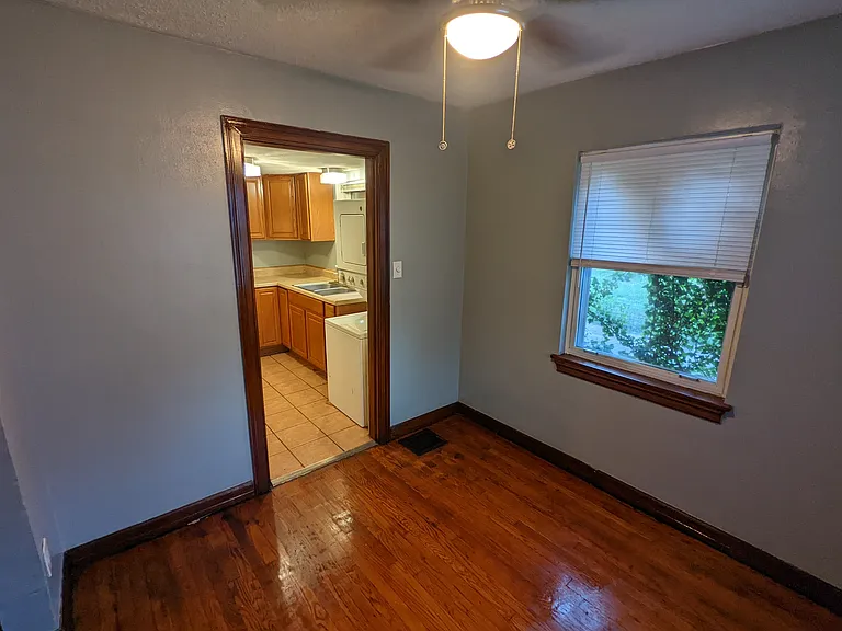 945 Vernon Dr — Photo 10
