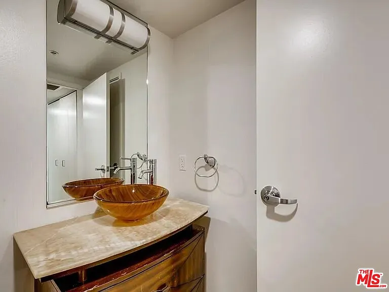 13700 Marina Pointe Dr #1225 — Photo 6