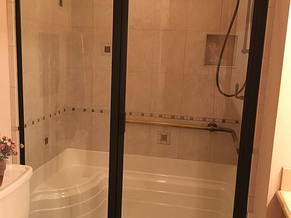4th image of 3 Chatham Cir