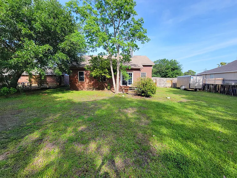 2225 Prytania Cir — Photo 18