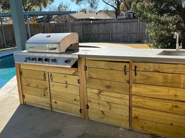 6335 Tall Willow Dr, Houston, TX 77088