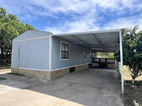 134 Sunshine Ln, Zapata, TX 78076