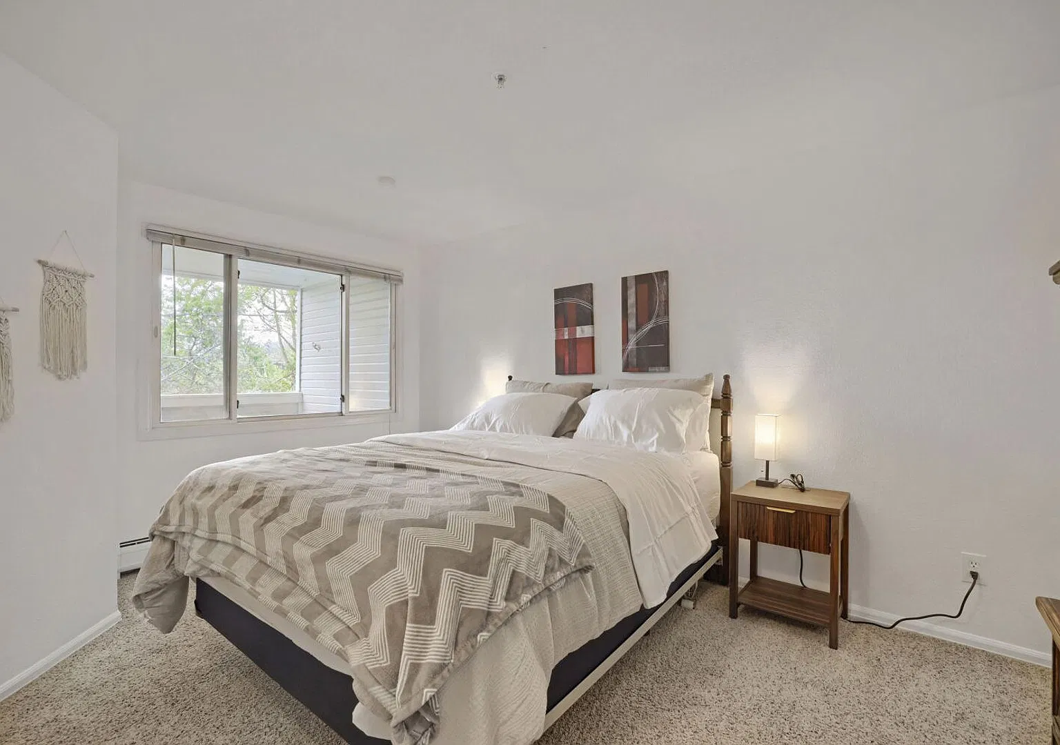 Walkable Bliss: Your Cozy Pearl Street Retreat — Photo 2