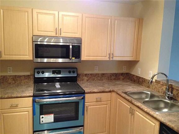 2nd image of 609 E Sheridan St APT 204
