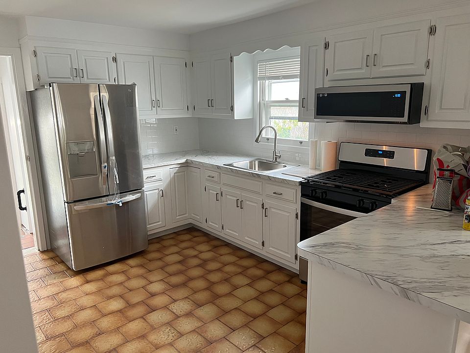 1st image of 1600 Research Ave #1