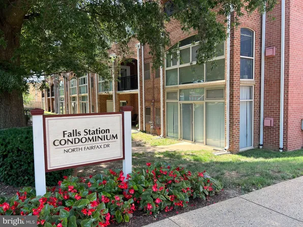 6924 Fairfax Dr Unit 132, Arlington, VA 22213
