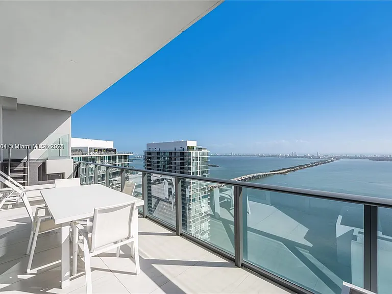 480 NE 31st St #Penthouse 5002 — Photo 5