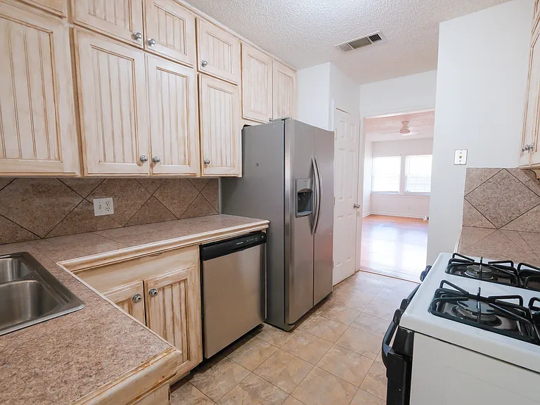 3900 Dexter Ave — Photo 15