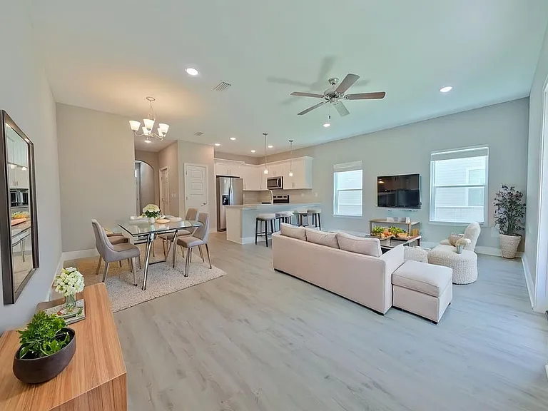 840 Fairview Dr — Photo 3