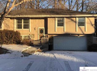 15905 Frances Cir, Omaha, NE 68130