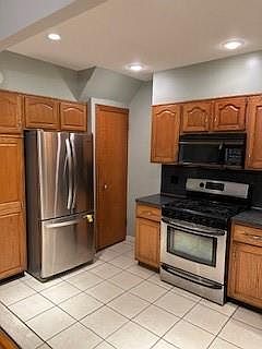 4th image of 6807 Bay Cliff Ter