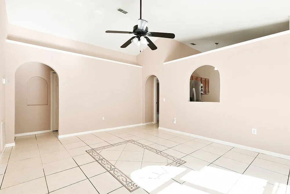 3 bed, 2.0 bath, 1292 sqft, $2,175 — Photo 4
