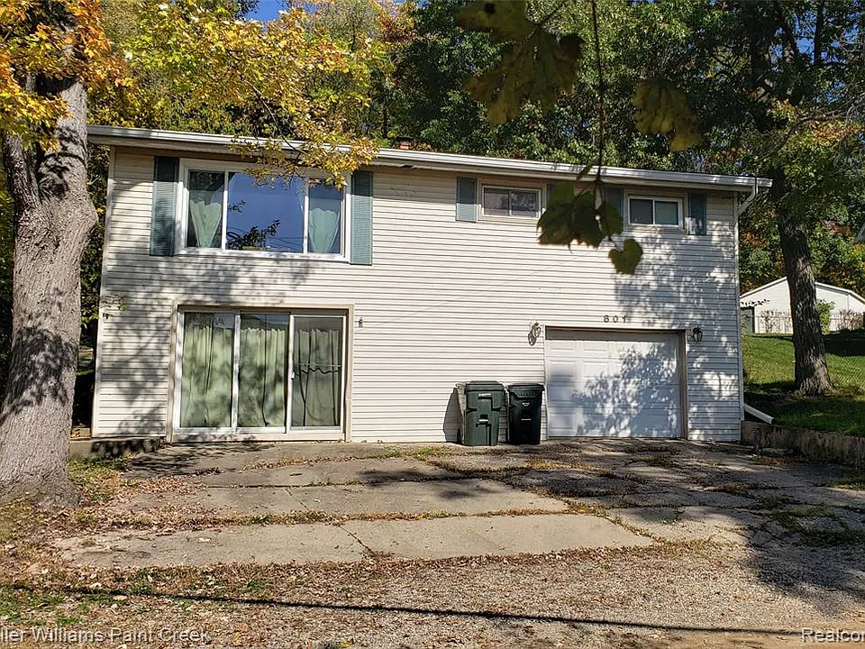 801 N Long Lake Blvd