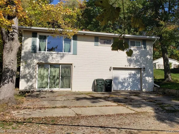 801 N Long Lake Blvd, Lake Orion, MI 48362