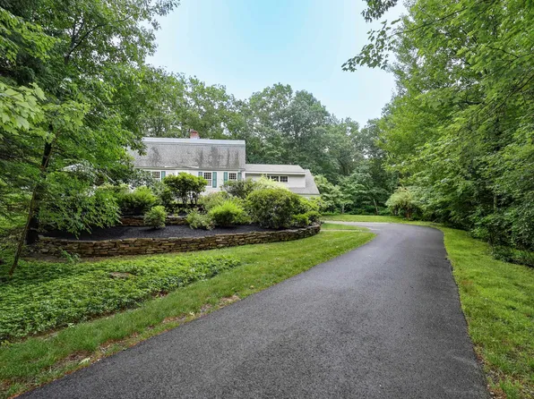 20 Wheaton Drive, Pelham, NH 03076