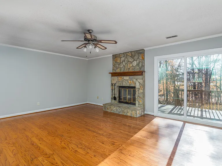 1149 Glendale Dr — Photo 9