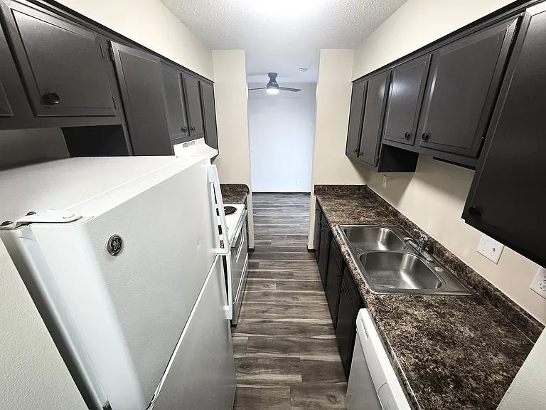 Kitchen: