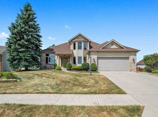 6715 Mapleton Dr, Fort Wayne, IN 46845