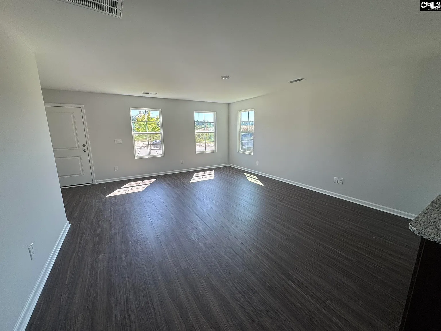 4 bed, 2218 sqft, $2,395 — Photo 4