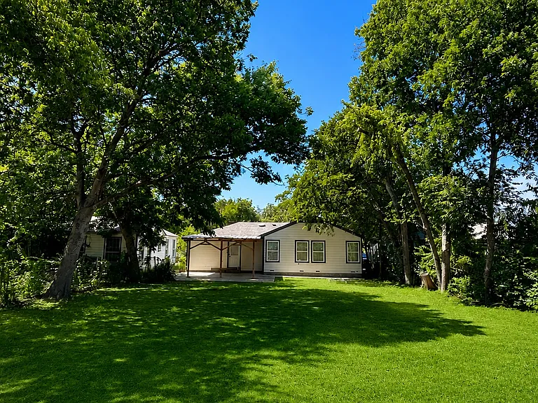 2226 Marfa Ave — Photo 8