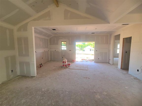 4th image of 205 Camellia Cir