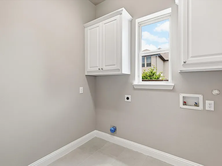 768 Huntingdon St — Photo 34