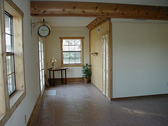 Entry into livingroom