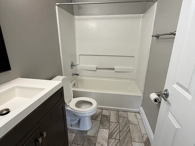 727 Bakewell St #15 — Photo 6
