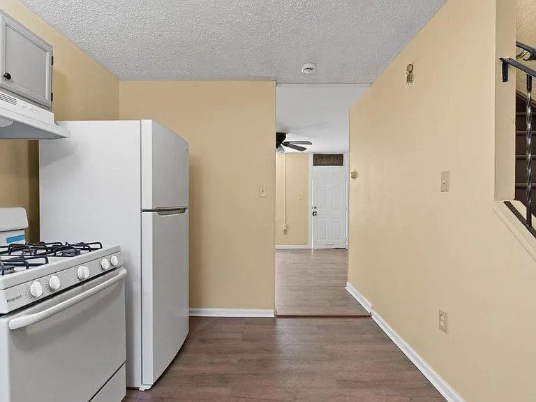 2752 N Darien St — Photo 8