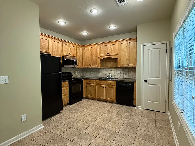 Cobblestone Park Townhomes — Photo 4