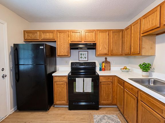 3rd image of 8826 INDIA Avenue