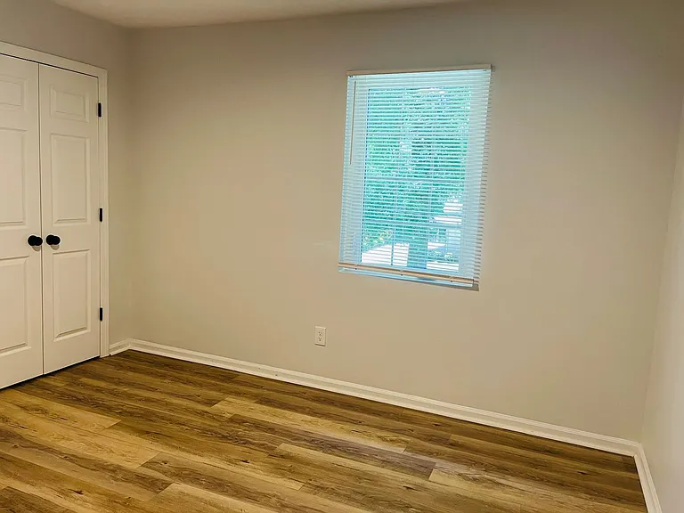 2141 Thompson Ave SE — Photo 18