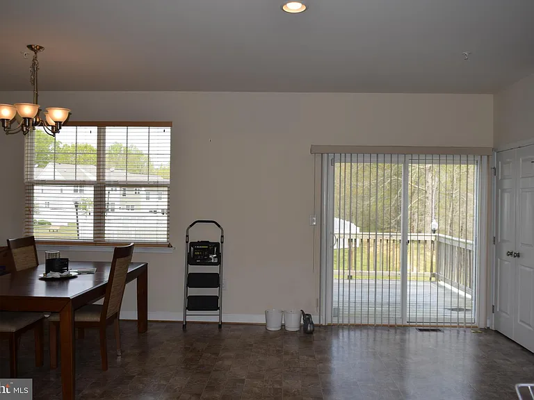 390 English Oak Ln — Photo 25