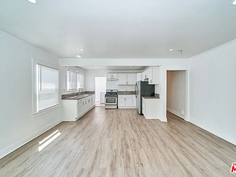 1329 S Tremaine Ave — Photo 10