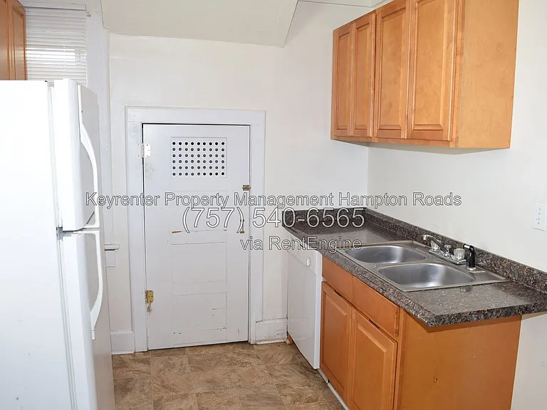 857 W 41st St — Photo 17
