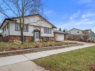 605 Juniper COURT, West Bend, WI 53095