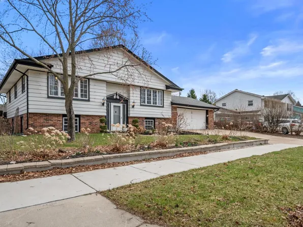 605 Juniper COURT, West Bend, WI 53095