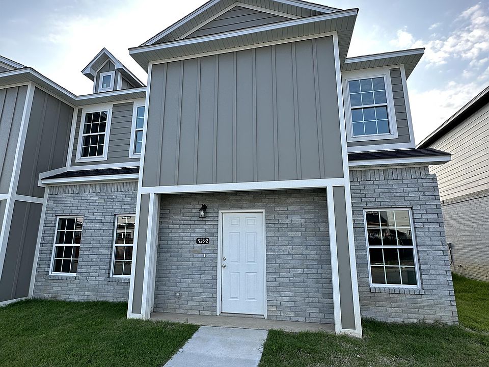 1st image of 928 Amarillo Ave #2