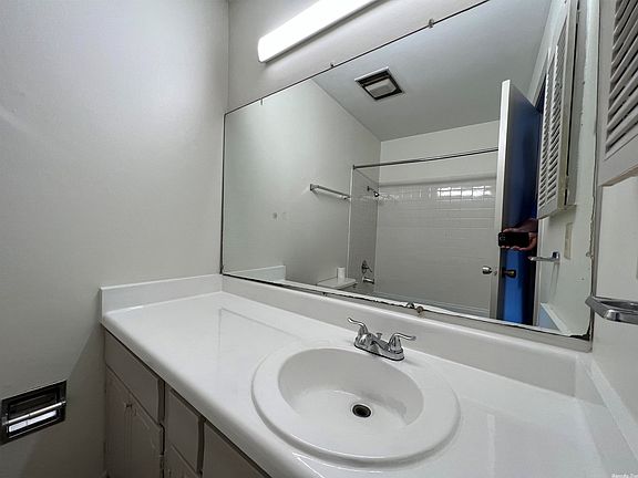 3rd image of 1601 N Bryant St