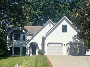 975 Manchester Pl, Sandy Springs, GA 30328