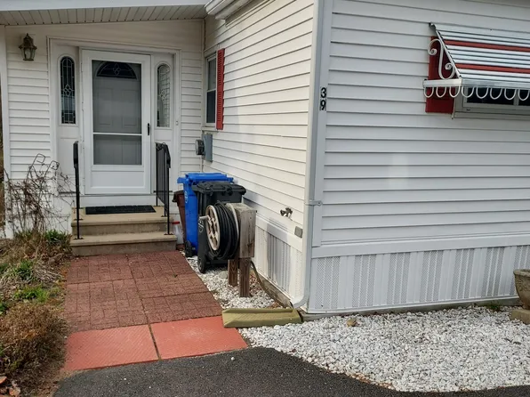 39 Old Wood Road, Mansfield, CT 06268