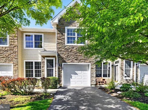 68 Osprey Dr, Old Bridge, NJ 08857