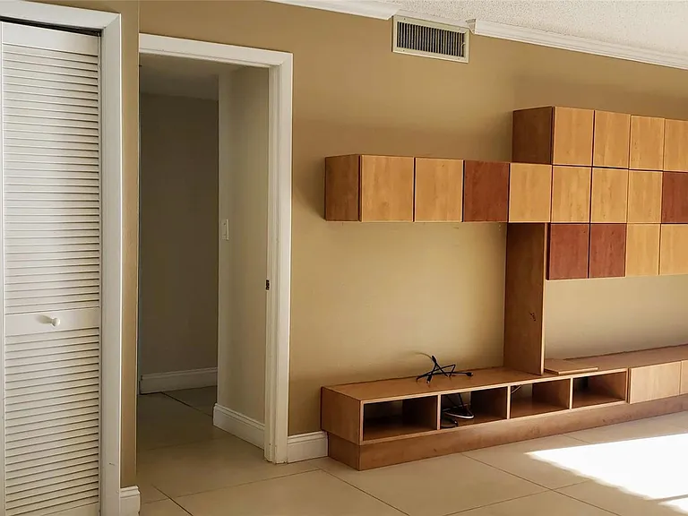 331 Lakeview Dr #206 — Photo 3