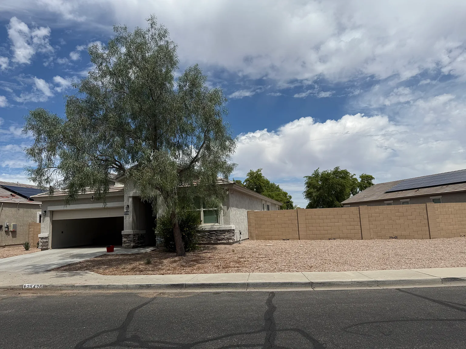25426 W Heathermoor Dr — Photo 4