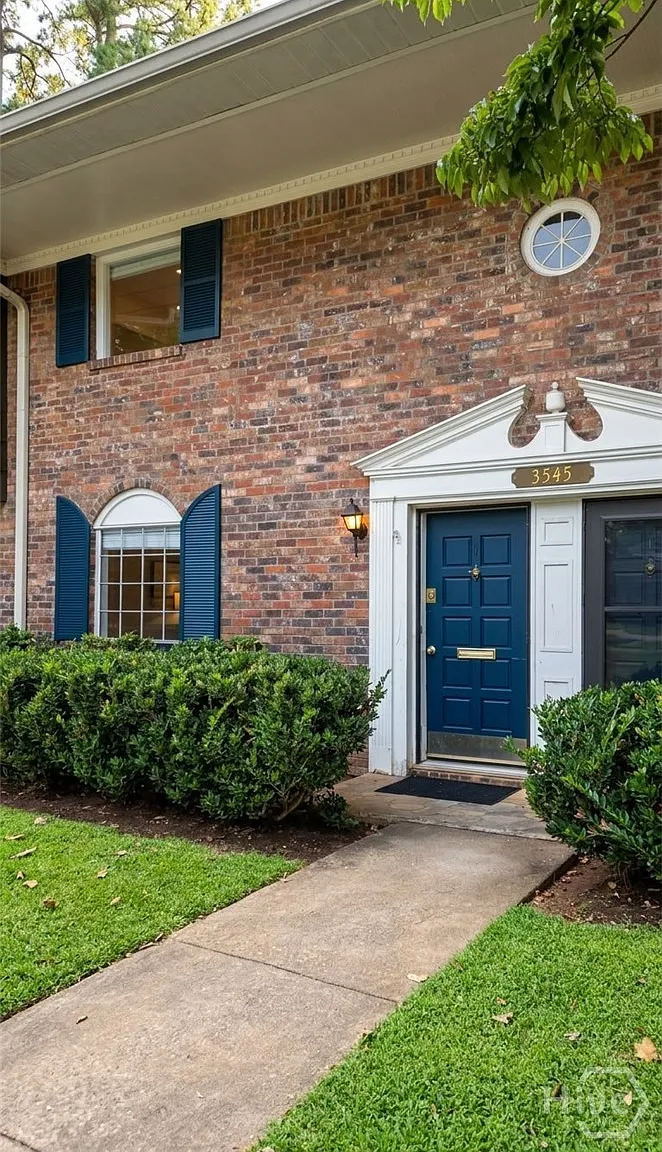 2 bed, 1.5 bath, 1120 sqft, $1,800 — Photo 1