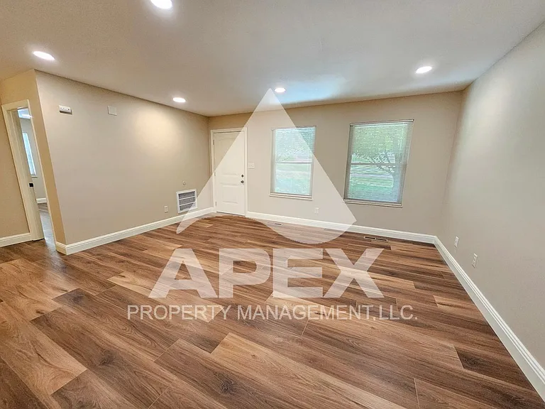 7306 Deane Hill Dr — Photo 6