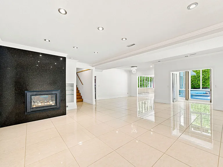 5553 Nancy Greene Way — Photo 3