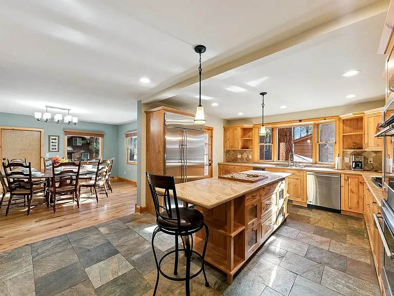 458 Center St — Photo 19