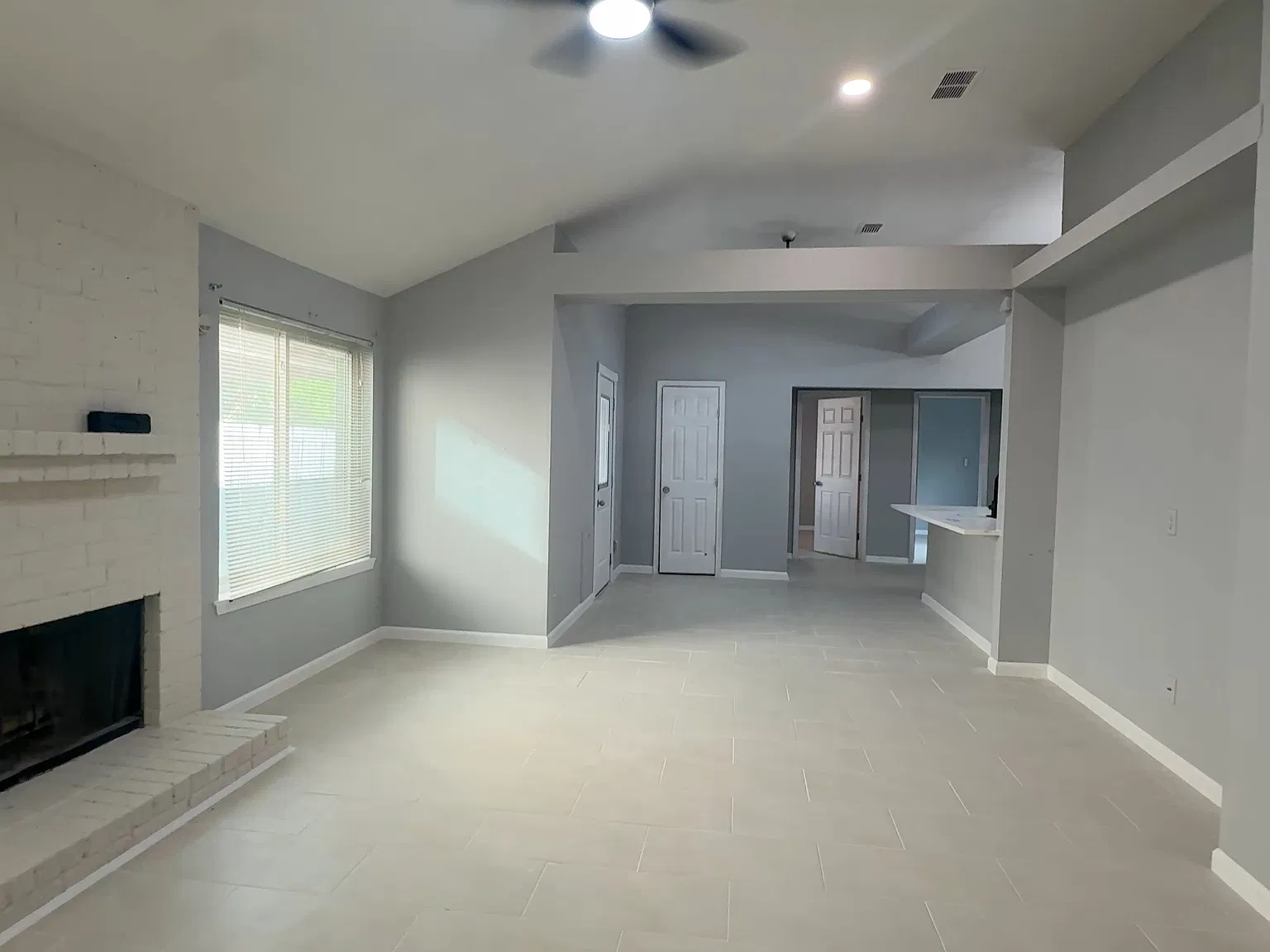 4 bed, 1379 sqft, $2,000 — Photo 2
