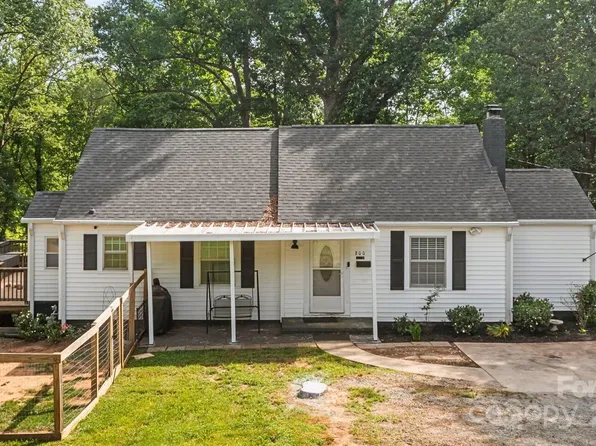 800 Woodlawn St, Belmont, NC 28012